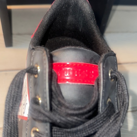 Guess Black and White Sneakers Sleek Design - Picture 7 of 7